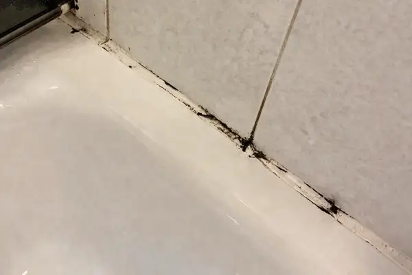 Wann Silikonfugen erneuert werden müssen