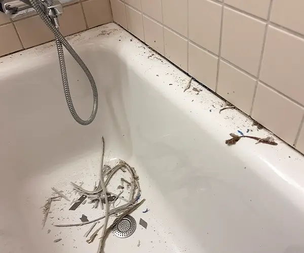 Neue Silikonfugen in Bad und Dusche